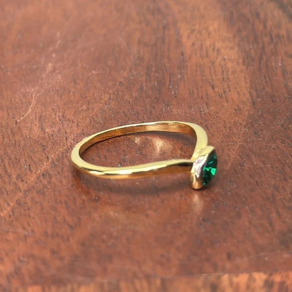 Elegant Gold Ring with Green Gemstone